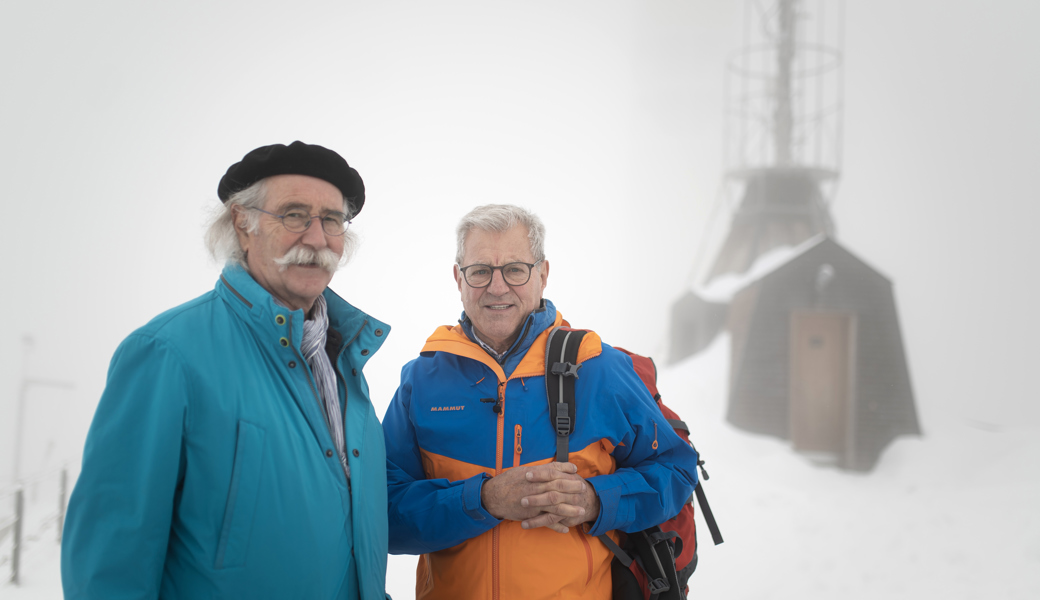 Produzent Victor Rohner (r.) und Regisseur Kuno Bont vor der alten Wetterstation auf dem Säntis. 