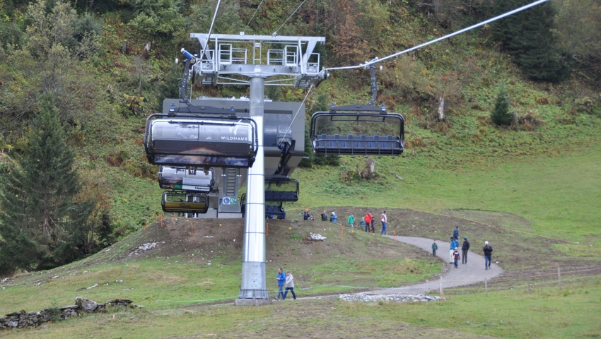 Die Sesselbahn bringt Besucherinnen und Besucher zu jeder Jahreszeit ins Oberdorf.