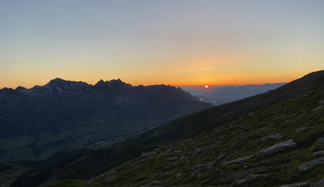 Eine besondere Eigenheit des Wetterbergs Säntis: Ab 5.18 Uhr zum Sonnenbad