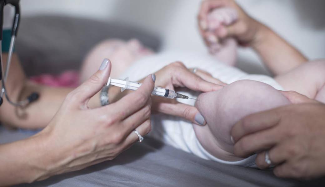Wie ein St. Galler Kinderarzt Opfer von deutschen Impfgegnern wurde