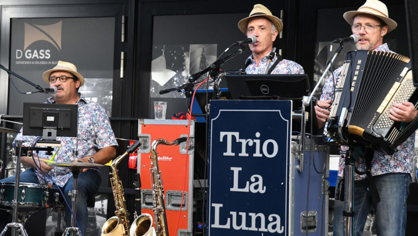  Das Trio La Luna mit stimmiger musikalischer Unterhaltung bei seinem Auftritt in der Gass.