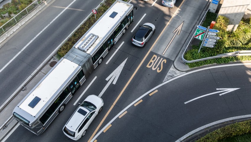  Die grosse Mehrheit der Liechtensteinerinnen und Liechtensteiner benutzen das Auto für den Arbeitsweg. 