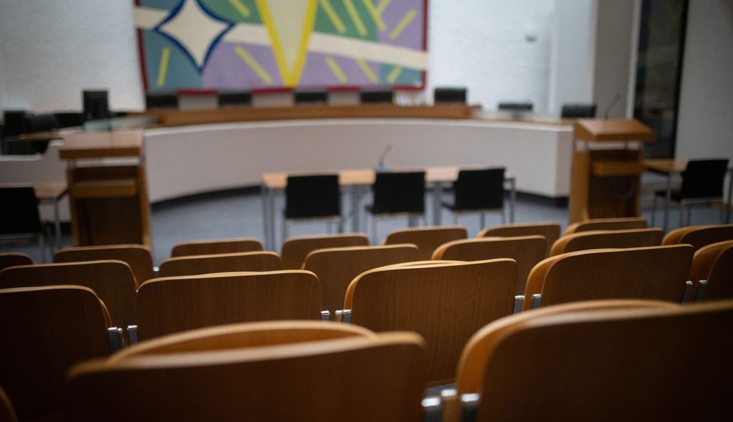 Vor Sekretärin entblösst: Anwalt steht erneut vor Gericht