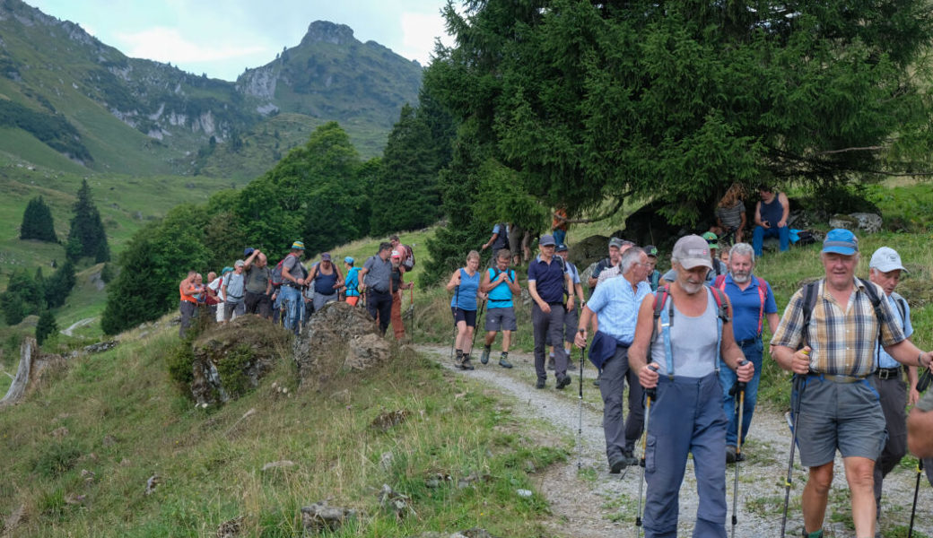  Rund 70 Männer und Frauen nahmen am alpwirtschaftlichen Kurs im Raum Voralp-Gamperfin teil. Bilder: Heini Schwendener