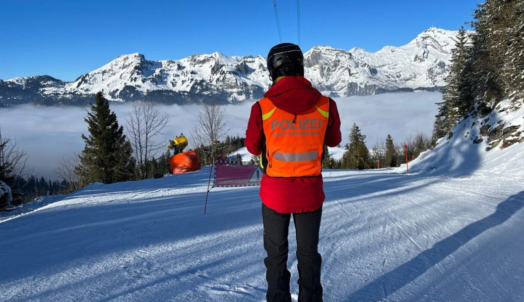  Nach der Erstbetreuung der Alpinrettung wurde der 67-Jährige von der AP3-Luftrettung in Spital geflogen. 