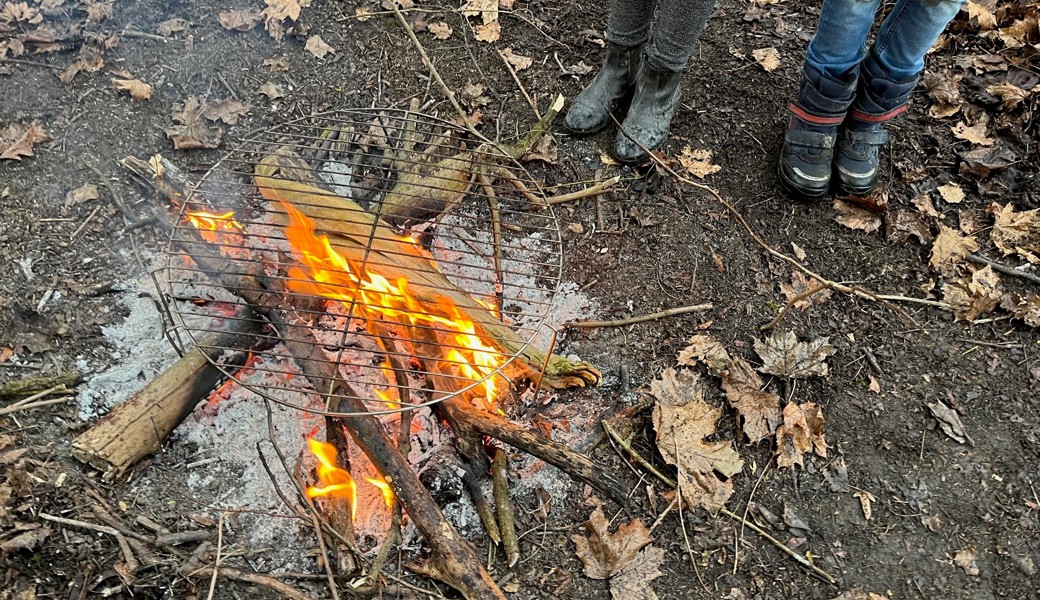 Das Lagerfeuer und die gebratenen Würste zum Zvieri während der Feldarbeit bleiben meinen Kindern hoffentlich in guter Erinnerung.