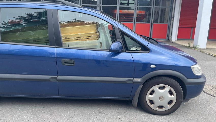 Das Auto war bis zur Oberkante der Frontscheibe beladen.