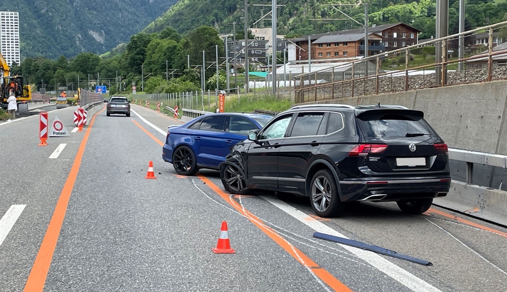 Nach dem Unfall kam es zu erheblichen Verkehrsbehinderungen.