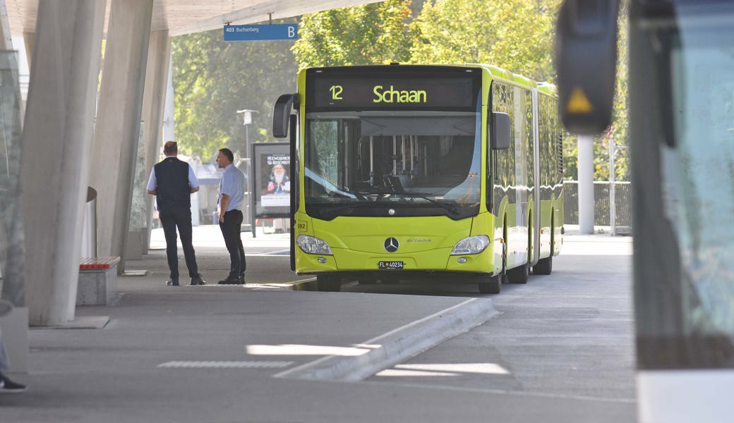 Minime Anpassungen fürs Werdenberg: ein Liechtensteiner Bus am Bahnhof Buchs.