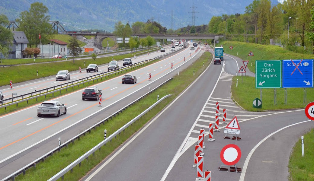 Aktuell laufen auf der A13 Sanierungs- und Umgestaltungsarbeiten. Sie sind entsprechend signalisiert.