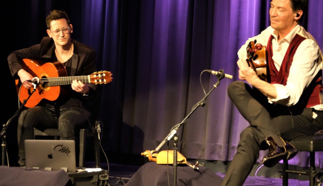  Zwei brillante Saitenakrobaten an der Gitarre: Alexander Kilian (links) und Jan Pascal. 