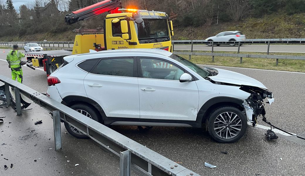 Langer Stau nach Selbstunfall und Auffahrkollision auf Autobahn