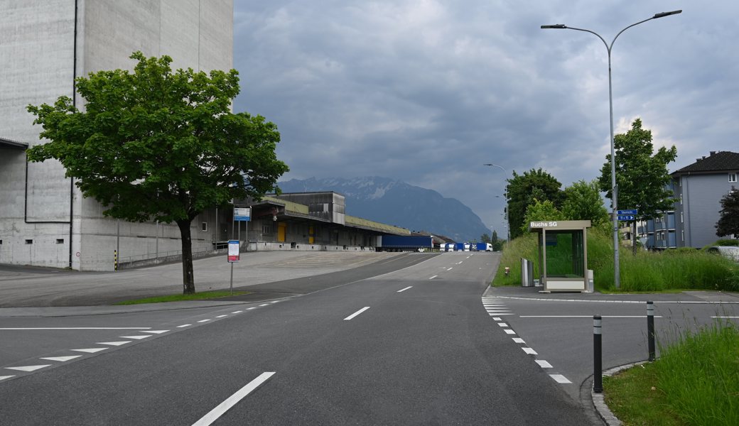 An der Güterstrasse in Buchs kam es zu einem Zusammenstoss zwischen einem Velofahrer und dem Linienbus Altstätten - Buchs.