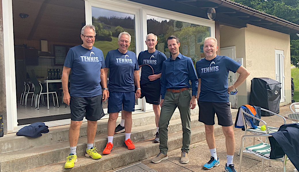 Geschichte geschrieben (von links): Juhani Sidler, Kurt Wiederkehr, Werner Staub, Gemeindepräsident Thomas Diezig, Andy Hämmerli.