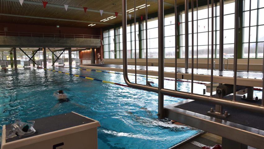  Die Wassertemperatur im Hallenbad Flös wird um ein Grad gesenkt. 