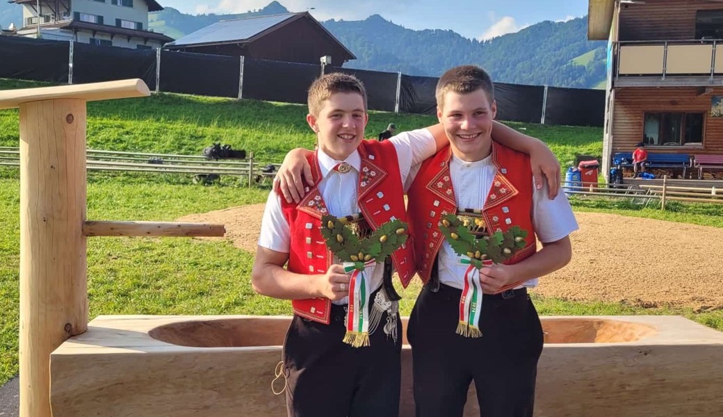 Viel fehlte Daniel Gasenzer (links) und Johannes Eggenberger nicht zum Festsieg am Thurgauer Kantonalen Nachwuchsschwingfest in Hüttlingen.