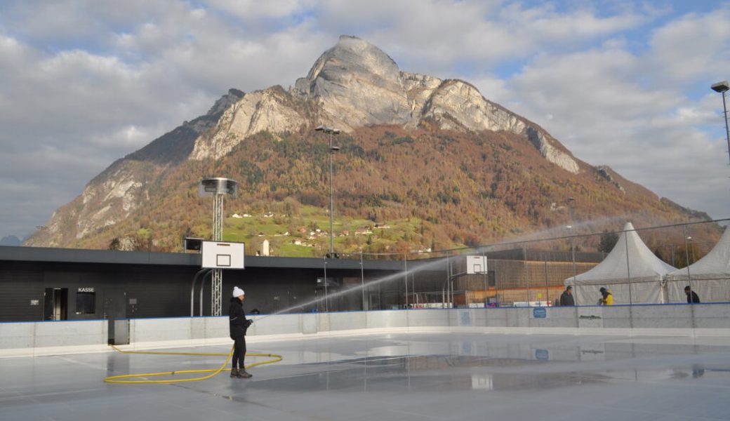  Ab dem Freitag, 11. November, wird das Eisfeld in Sargans für die Öffentlichkeit geöffnet. 