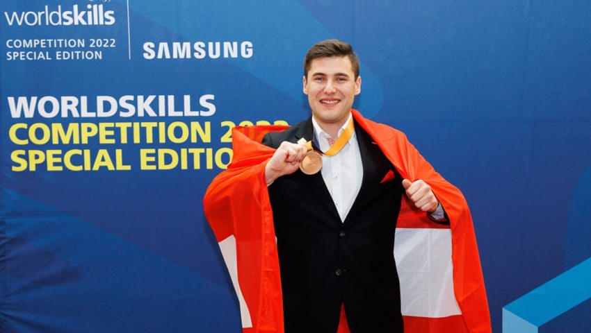  27. November: Der Landmaschinenmechaniker Pascal Hofstetter aus Wildhaus gewinnt an den WorldSkills in Salzburg die Bronzemedaille für das Schweizer Team. 