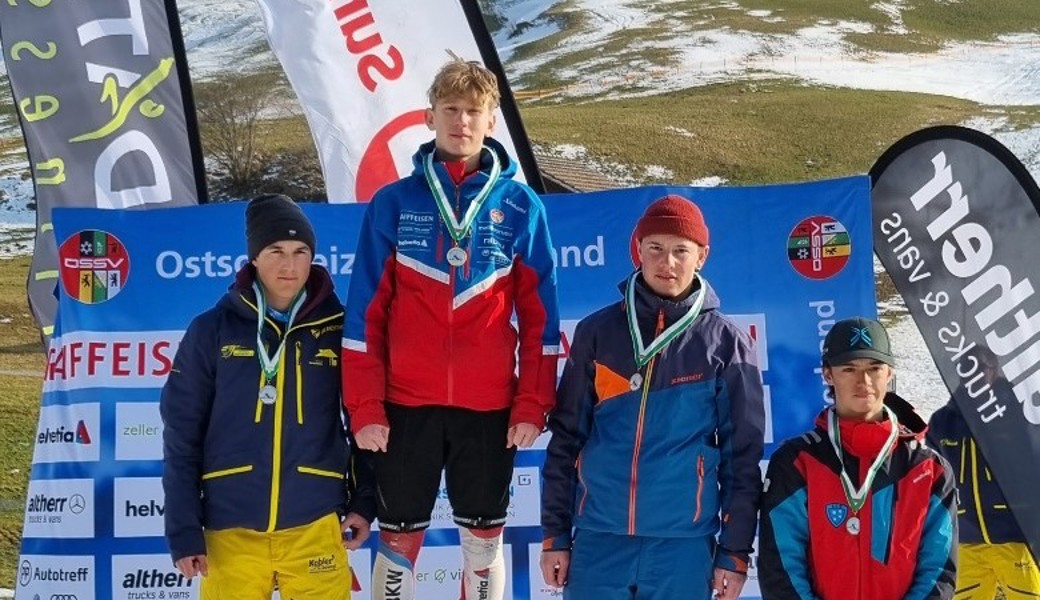 Die Top Vier des ersten Rennens (von links): Jonas Eggenberger (Grabserberg), Liam Kos (Grabs) und Aron Brander (Gams). Vierter wurde der Argentinier Ignacio Luzzardi. 