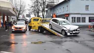 Kollision auf Bahnhofstrasse: Keine Verletzten aber zwei schwer beschädigte Autos