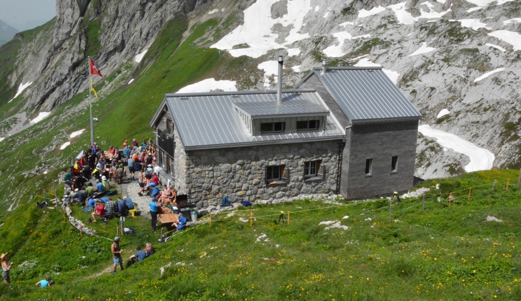 Bei schönem Wetter legen täglich 200 bis 300 Wandernde einen Zwischenhalt bei der Zwinglipasshütte oberhalb von Wildhaus ein.