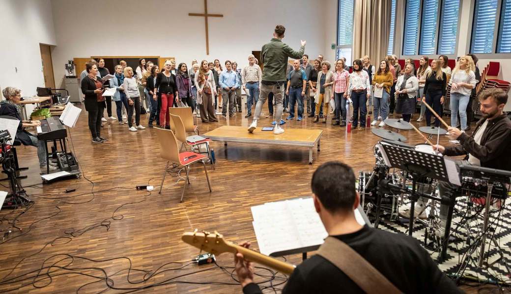 Nach intensivem Proben sind der Chor Gospel im Werdenberg und die Band bereit für die Konzerte. 