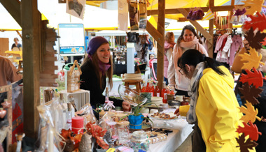 Bunter Wartauer Herbstmarkt mit Produktevielfalt