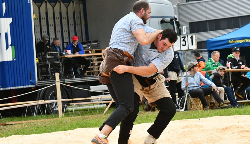  Lokalmatador Kjetil Fausch (rechts) gegen Martin Hersche. 