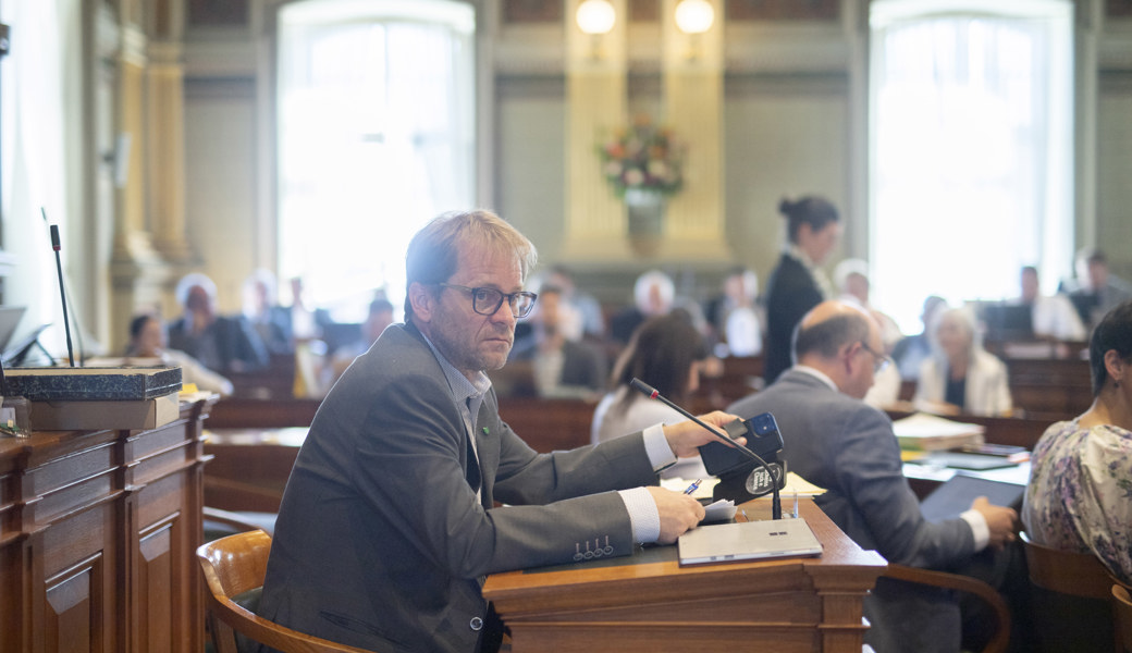 Martin Sailer am Komissionsvorsitzendenpult in der Session im Juni 2023. Er wird auch die vorberatende Kommission für ein neues anstehendes Geschäft präsidieren.