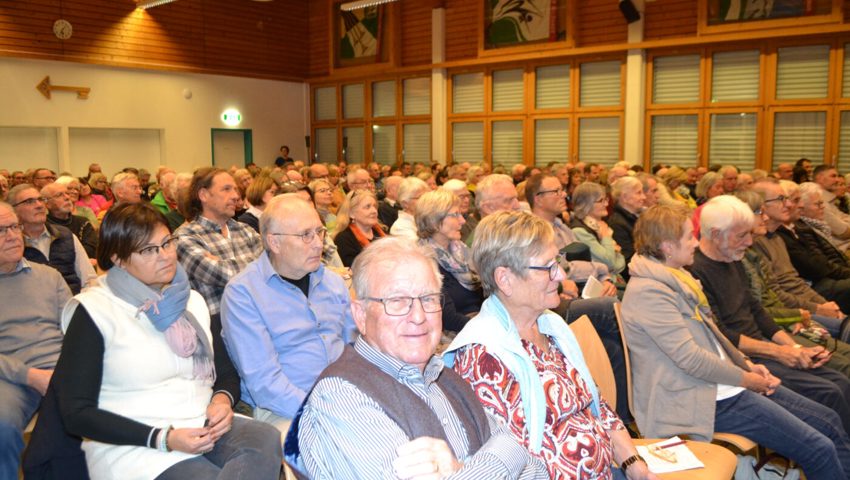  Grosses Interesse an Informationen aus erster Hand: Bis auf den letzten Platz gefüllt war der Saal im Chuchitobel. Bild. Adi Lippuner