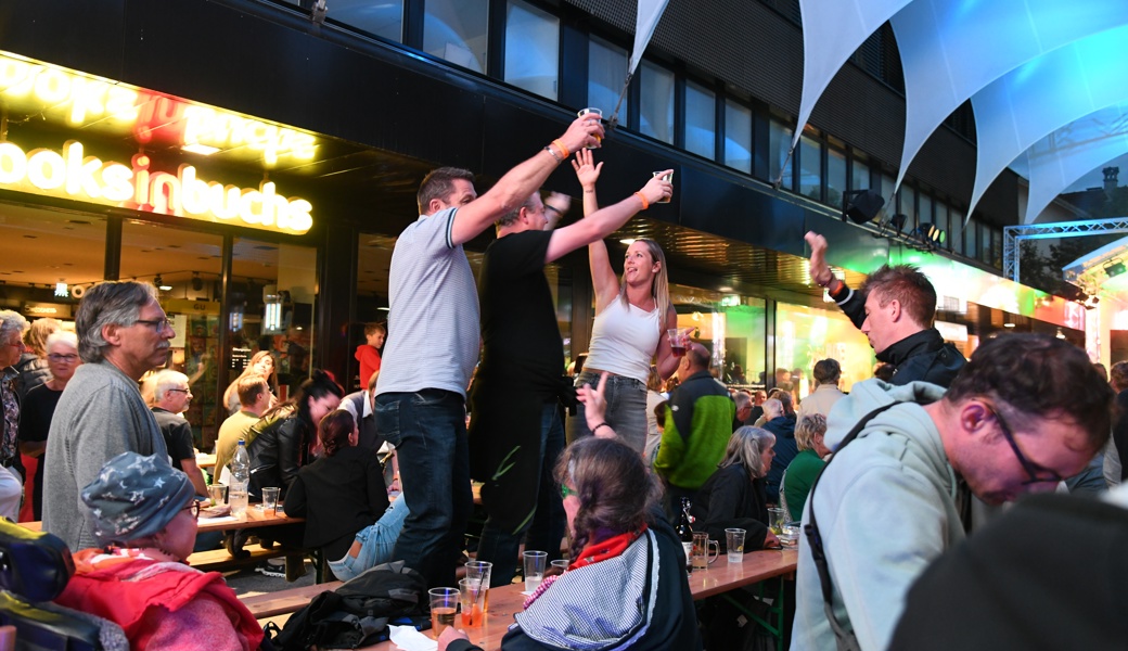 Laue Sommernächte unter freiem Himmel: In Buchs wird ein Pilotversuch für Aussenrestaurationen an Wochenenden bis 1 Uhr gestartet.