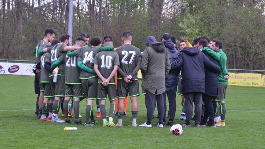  Die Köpfe nicht hängen lassen: Trotz der ersten Saison-Niederlage bleibt der FC Buchs knapp Tabellenführer.