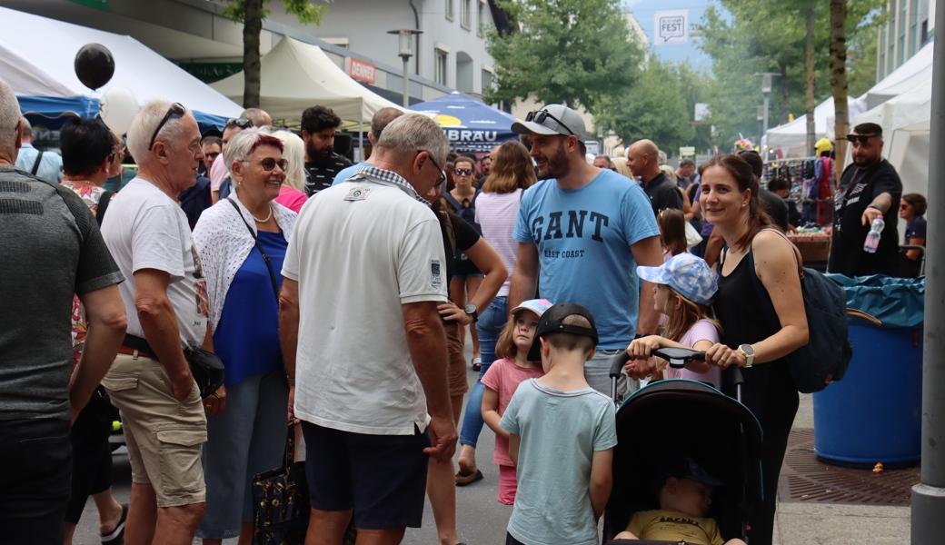 Mit Kind und Kegel ans Buchserfest gehen und Bekannte treffen, ist für viele Besucherinnen und Besucher eine Selbstverständlichkeit. Doch für die Ausgabe 2024 muss erst mal ein neuer Organisator gefunden werden. 