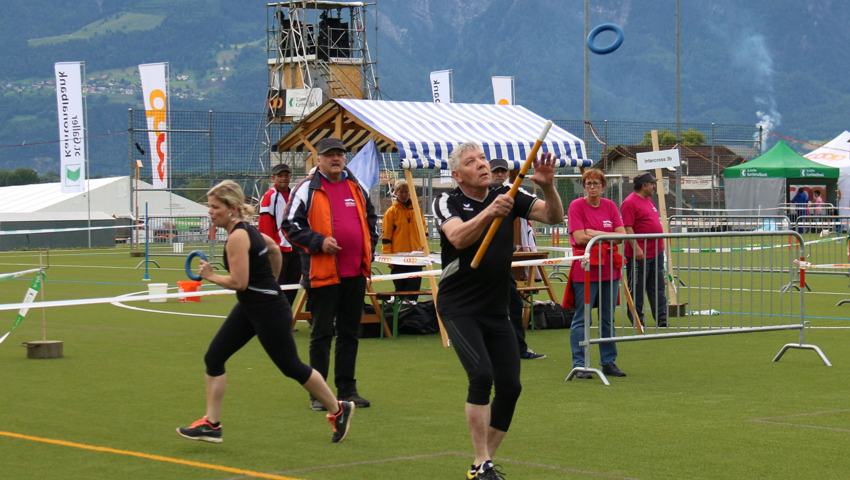 Am Sport-Fit-Tag messen sich die Turnerinnen und Turner in verschiedenen Disziplinen.