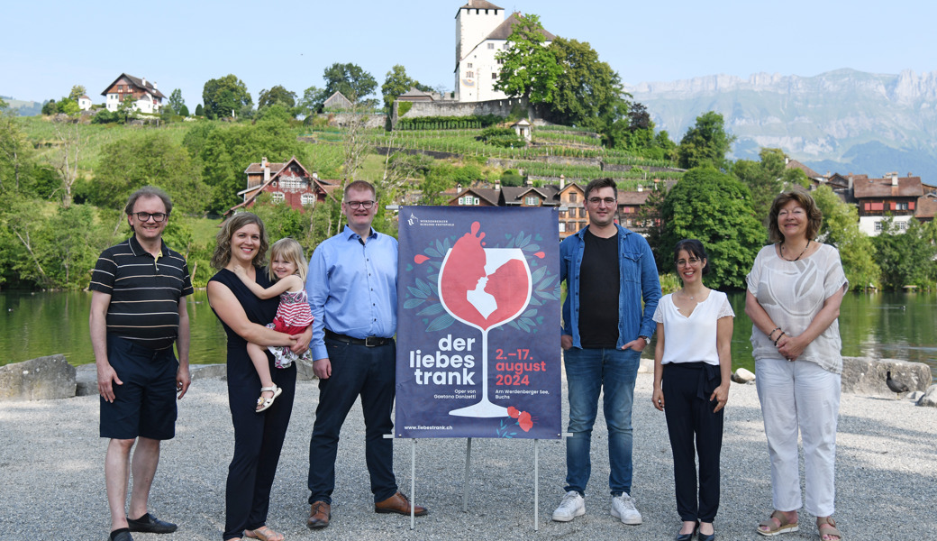 Von rechts: Isabelle Ruf-Weber (musikalische Leitung), Astrid Koller (Bau/Infrastruktur), Simon Burkhalter (Regie), Robin Egloff (Direktionsleitung), Sibylle Good (Sponsoring) mit Tochter Leandra, Wolfgang Fritzsche (Korrepetition).