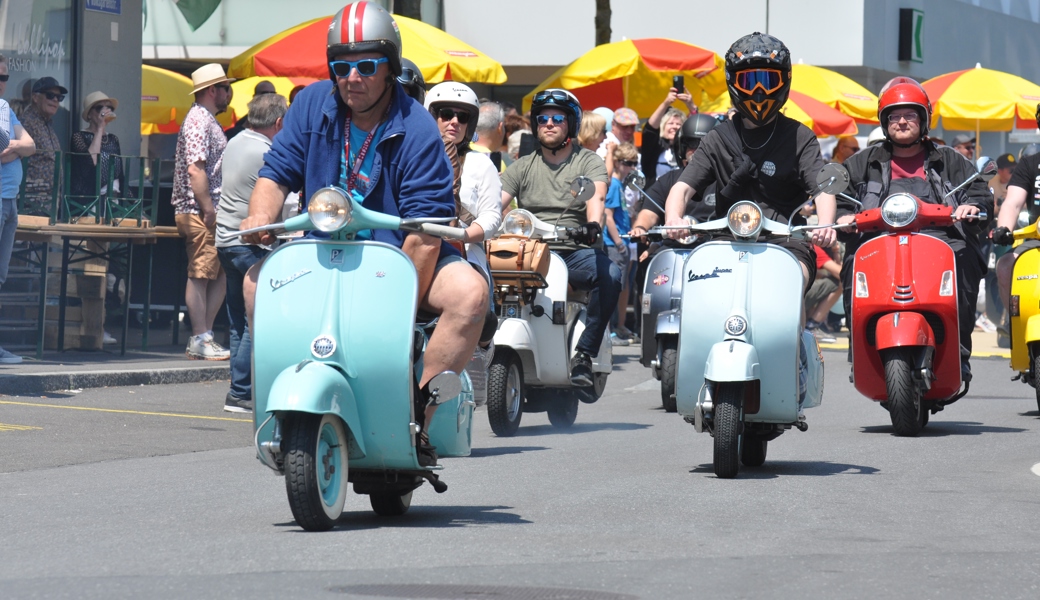 Am Samstag prägen sie wieder das Bild in der Bahnhofstrasse Buchs: Vespas aller Jahrgänge.