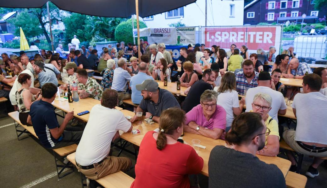 Die Dorfgemeinschaft feierte bis tief in die Nacht