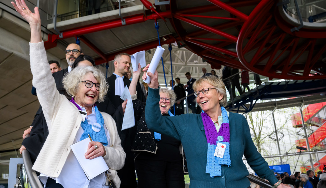 Die Klimaseniorinnen nach der Urteilsverkündung.