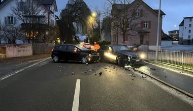 Zwei Verletzte bei Kollision im Morgenverkehr