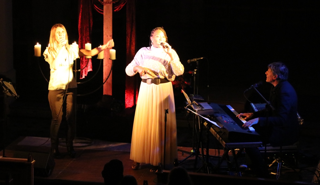 Die Gospelsängerinnen Tracey Jane Campbell und Evie Sturm begeisterten.