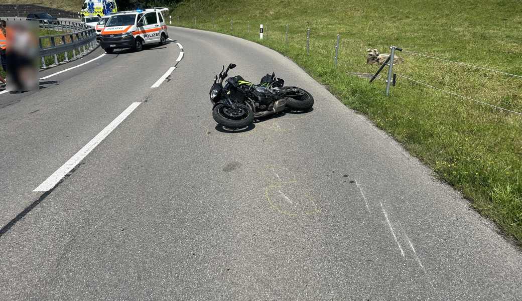 Rechtskurve unterschätzt: Motorradfahrer gestürzt