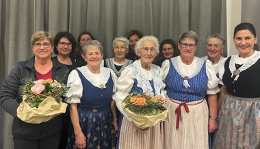 Landfrauen treffen auf Pizza und ehren Neue und Treue