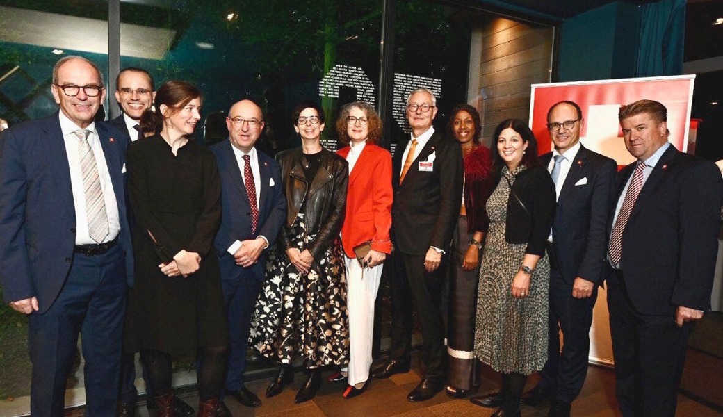 Die St.Galler Regierung an der «Soirée Suisse» in Brüssel, zusammen mit der Schweizer EU-Botschafterin Rita Adam und Botschafter Jacques Pitteloud, dem ständigen Nato-Vertreter der Schweiz.