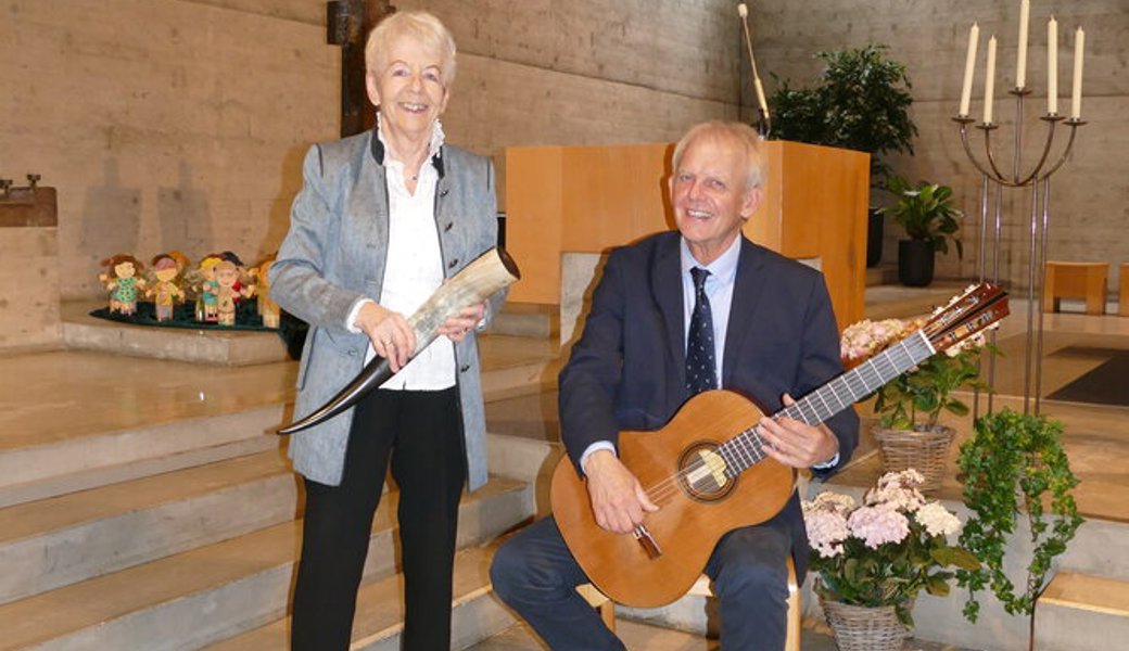  Musikerin Mechthild Neufeld von Einsiedel und Johannes Grabher erfreuten die Zuhörer in der katholischen Kirche Buchs mit Musik aus der Renaissance und Texten von Simone Weil. 