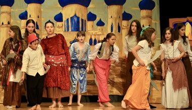Arabische Nächte: Mittelstufenkinder eroberten mit Musical die Bühne