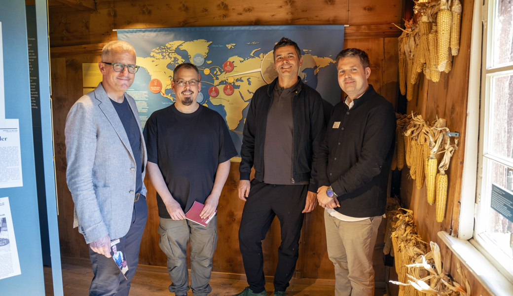 Im Ribelzimmer (von links): Thomas Gnägi (Leiter Schloss Werdenberg), Philipp Köppel (Technik), Antonio Romero (Leiter Werdenberg Tourismus) und Fabian Hümer (Leitungsassistenz Museen Werdenberg).