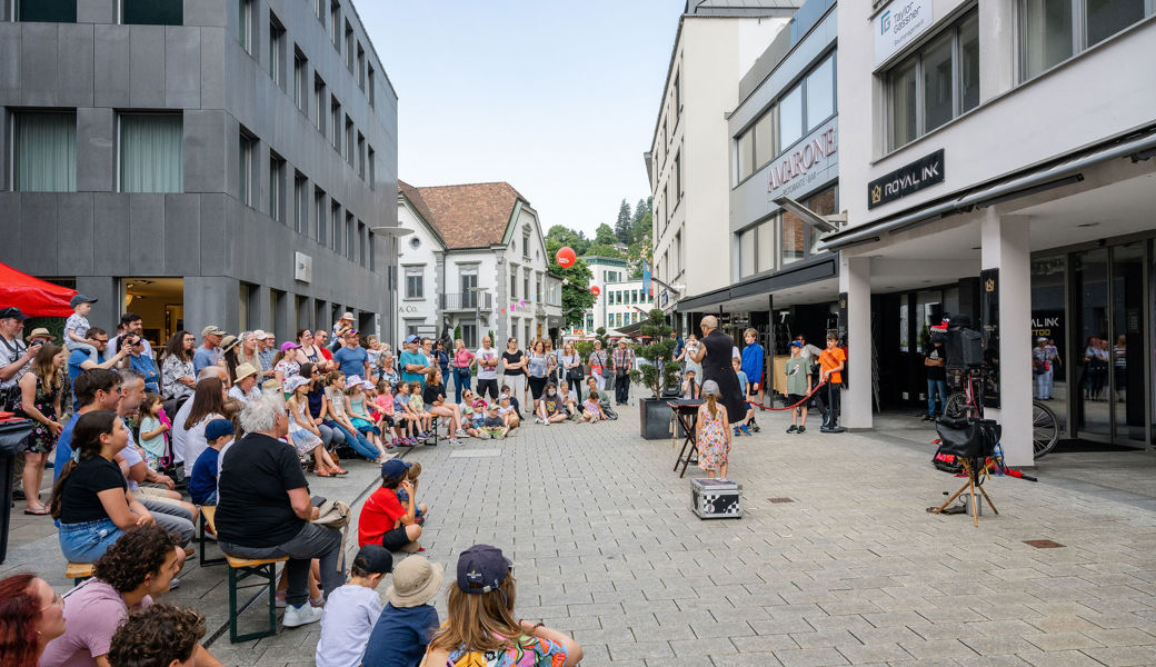 Beim Festival gibt es Akrobatik, magische Zaubertricks und Clownerie zu sehen.