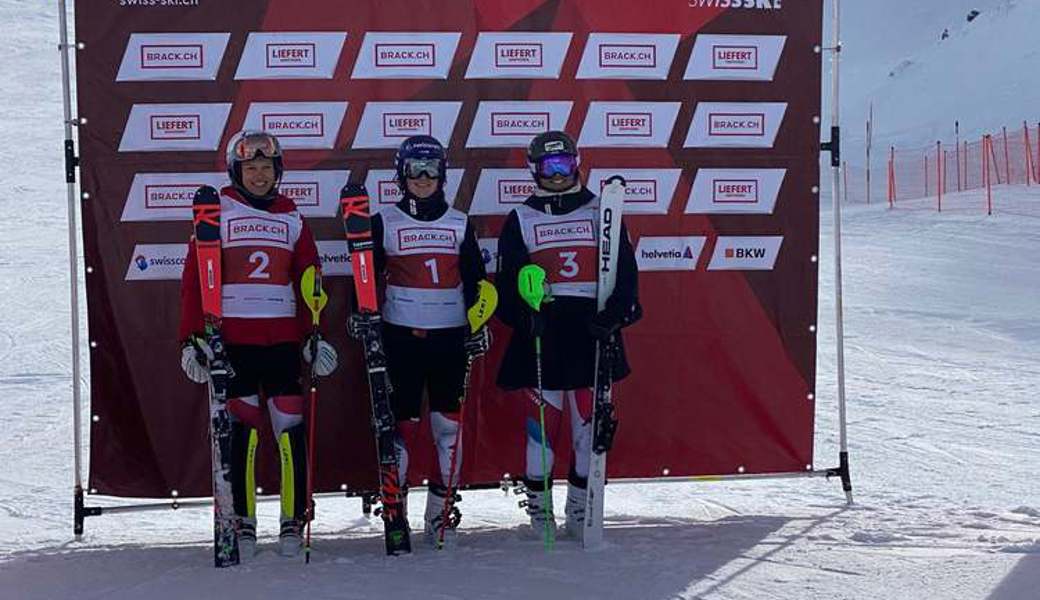 Endlich wieder Skirennen und gleich die Nummer eins: Lorina Zelger (Mitte) gewinnt den ersten FIS-Slalom von Diavolezza. PD