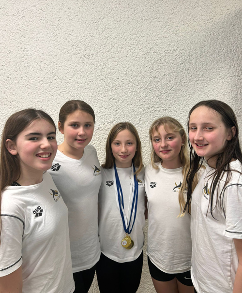 Die dreifache Goldmedaillengewinnerin Réka Nagypal (Mitte) mit ihren Teamkolleginnen.