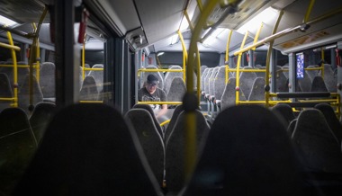 «Du kannst froh sein, in der Schweiz leben zu dürfen»: 59-Jährige wegen rassistischer Äusserungen aus Postauto geworfen